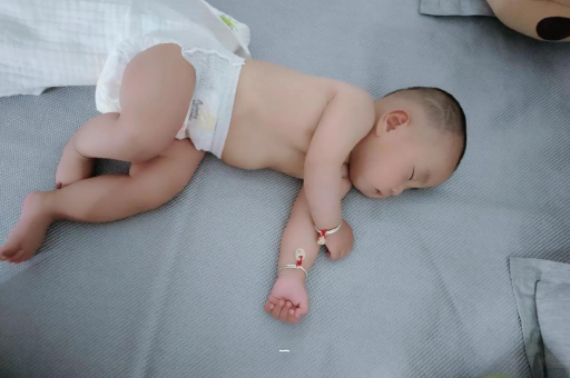 凤城怀孕肚子撑的难受